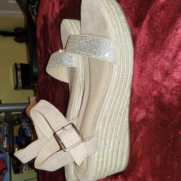 Shoes - Picture 2 of 3
